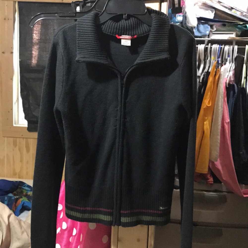 Black union bay sweater